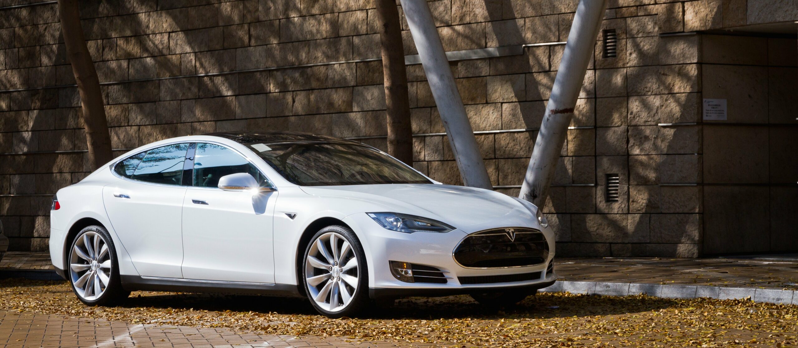 Probefahrt im Tesla – 3,3 Sek. von 0 auf 100 sind keine Übertreibung